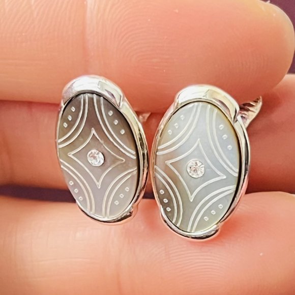 Vintage MONET Natural Rainbow Mother of Pearl Shell Clip Earrings w/Rhinestone - Picture 9 of 12